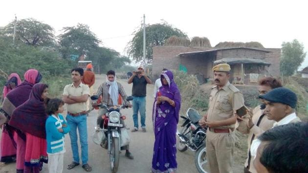 Beat constables of Kota rural police takes part in the morning follow up programs at a gram panchayat in Kota to check open defecation. (AH Zaidi/HT)