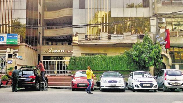 The deceased duo reportedly lied to the staff at Aman Deluxe hotel in west Delhi’s Rajouri Garden by saying they were married to each other.(HT Photo)