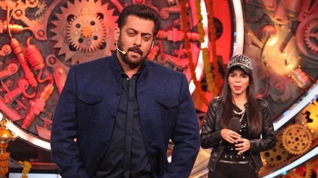 Salman Khan performed Selfie Maine Leli Aaj with Dhinchak Pooja before she entered the Bigg Boss house as a wildcard entry. Salman Khan performed Selfie Maine Leli Aaj with Dhinchak Pooja before she entered the Bigg Boss house as a wildcard entry.