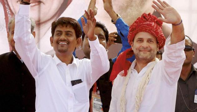 Congress vice president Rahul Gandhi with OBC leader Alpesh Thakore who joined the party at a public meeting in Gandhinagar on Monday.(PTI)