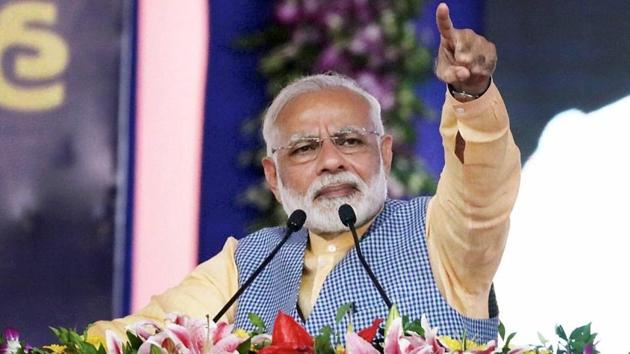 Prime Minister Narendra Modi speaks at a public meeting in Ghogha in Gujarat on Sunday. Modi alleged that the Congress blocked Gujarat’s development.(PTIt)