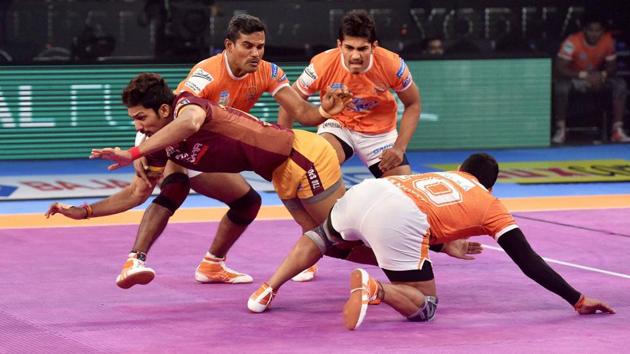 Players of Puneri Paltan (Orange jersey) and U P Yoddha(Brown Jersey) in action during Pro Kabaddi League. (PTI) Players of Puneri Paltan (Orange jersey) and U P Yoddha(Brown Jersey) in action during Pro Kabaddi League. (PTI)