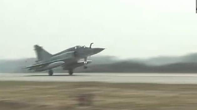 A Mirage 2000 lands on Lucknow-Agra Expressway.(ANI Photo)