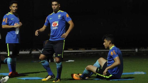 Paulinho (L) in action ahead of their FIFA U-17 World Cup semi final match against England. (SAMIR JANA/HT Photo)