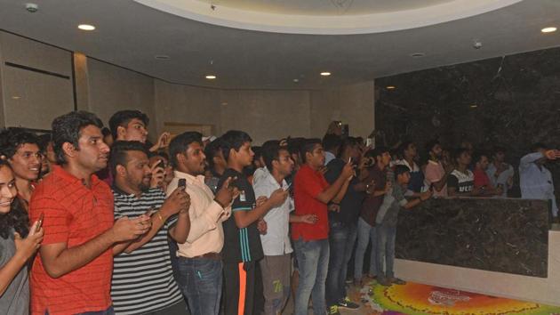 Fans waiting outside Kedar Jadhav's house with their cellphone ready to take a glimpse of Indian cricket team in Kothrud in Pune. (Pratham Gokhale/HT Photo) 