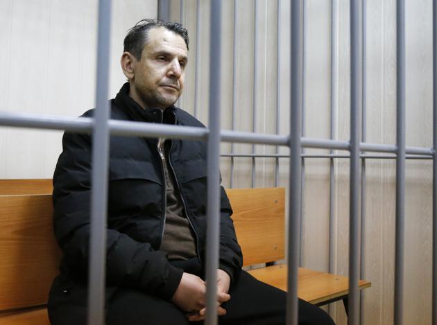 Boris Grits, 48, who holds Russian and Israeli citizenship, sits inside a cage in a court room in Moscow, Russia, Tuesday, October 24, 2017.(AP Photo)