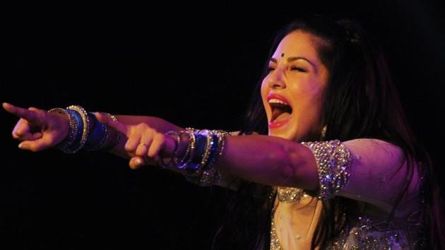 Sunny Leone tries to do 30-45 min of cardio everyday and if time permits mixes it up with yoga or weight training. (Hindustan Times) Sunny Leone tries to do 30-45 min of cardio everyday and if time permits mixes it up with yoga or weight training. (Hindustan Times)