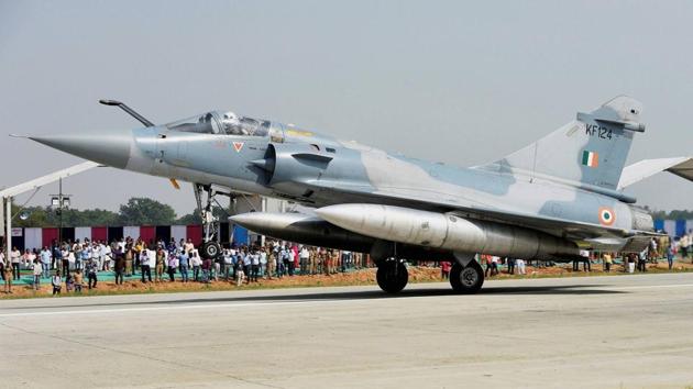 An Indian Air Force Mirage 2000 fighter jet lands on the Lucknow-Agra Expressway during the drill. AN-32 transport, Mirage 2000 and Sukhoi 30 MKI were among the aircraft part of the tocuhdown drill conducted near Bangarmau in the Unnao district of Uttar Pradesh. (Nand Kumar / PTI) An Indian Air Force Mirage 2000 fighter jet lands on the Lucknow-Agra Expressway during the drill. AN-32 transport, Mirage 2000 and Sukhoi 30 MKI were among the aircraft part of the tocuhdown drill conducted near Bangarmau in the Unnao district of Uttar Pradesh. (Nand Kumar / PTI)