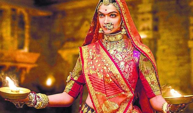 Deepika Padukone in a still from the first song from Padmavati, Ghoomar.(HTC) Deepika Padukone in a still from the first song from Padmavati, Ghoomar.(HTC)