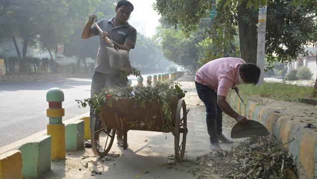 Most private waste collection agents come and collect garbage from each flat for ₹50 per month. (Sakib Ali /HT Photo) Most private waste collection agents come and collect garbage from each flat for ₹50 per month. (Sakib Ali /HT Photo)