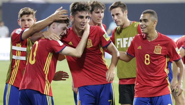 Spain's Ferran Torres (C) celebrates with teammates after scoring a goal against Mali during their FIFA U-17 World Cup semi-final match in Mumbai. (AP)