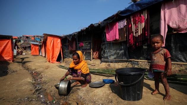 A Rohingya refugee washes utensils outside her shelter in Palong Khali refugee camp near Cox's Bazar on October 24, 2017. (Hannah McKay / REUTERS)