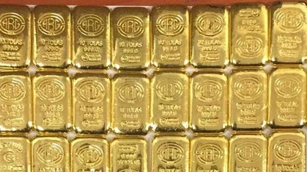 The passenger was carrying four iPads, two laptops, five Apple watches, three Samsung gear watches, two packets of platinum glutamine — a steroid used for body building, 20 Mont Blanc resin pens, 28 iPhone 8 plus, four cartons of Dunhill cigarettes and 25 bottles of Davidoff perfume in the bag, worth around Rs30 lakh.(FILE) The passenger was carrying four iPads, two laptops, five Apple watches, three Samsung gear watches, two packets of platinum glutamine — a steroid used for body building, 20 Mont Blanc resin pens, 28 iPhone 8 plus, four cartons of Dunhill cigarettes and 25 bottles of Davidoff perfume in the bag, worth around Rs30 lakh.(FILE)
