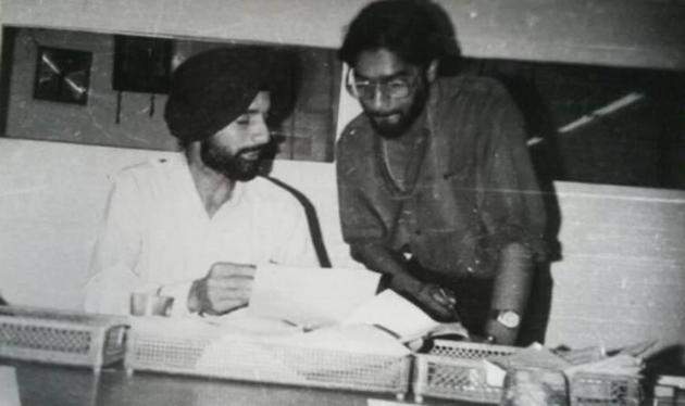 KJ with a colleague at the Indian Express office in Chandigarh in this undated photo from the 1984-86 period. (Facebook)