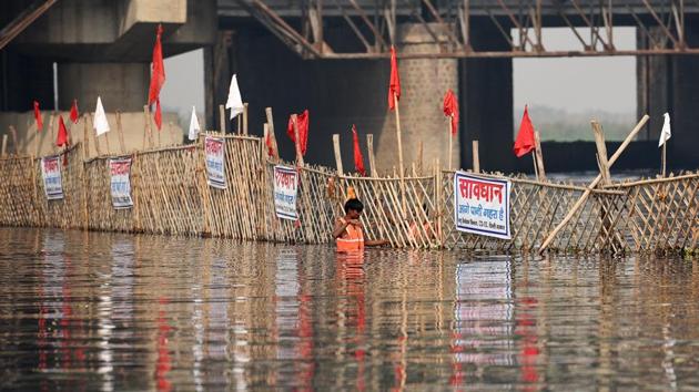 The Delhi administration and municipal corporations are working to spruce up ghats and clean areas around water bodies to ensure the festival goes off smoothly. (Raj K Raj / HT Photo)