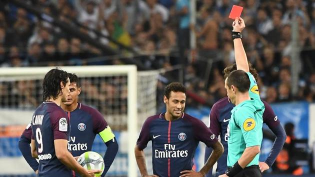 French referee Ruddy Buquet (R) shows a red card to PSG forward Neymar during the Ligue 1 game against Marseille.(AFP)