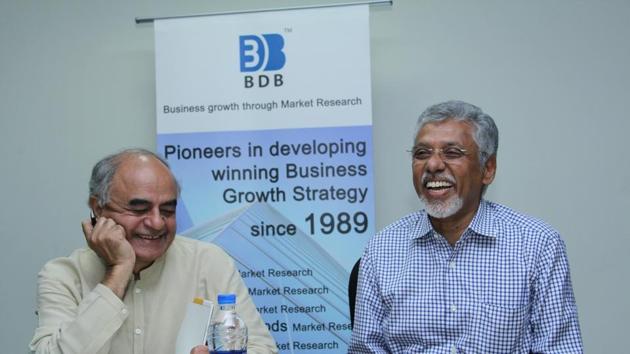 Gurcharan Das (left) with BDB Book Club founder R V Krishnan.(HT PHOTO)