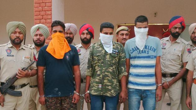 Manjinder Singh alias Kala Sekhon (in black t shirt), Beant Singh (centre) and Sukhjinder Singh in police custody on Friday. (HT Photo) Manjinder Singh alias Kala Sekhon (in black t shirt), Beant Singh (centre) and Sukhjinder Singh in police custody on Friday. (HT Photo)
