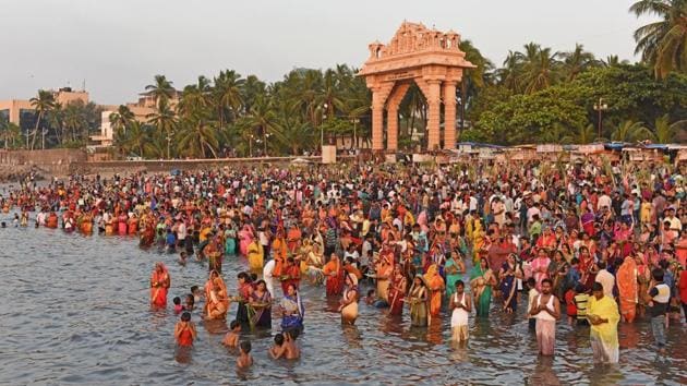 Devotees are seen praying to the Sun God at Dadar Chowpatty in Mumbai. Celebrated from the sixth day (hence called ‘Chhath’) after Diwali, it is celebrated to pay obeisance to the Sun as cosmic energy. The puja is observed mainly by the people from Bihar and eastern Uttar Pradesh or Poorvanchalis. (Satyabrata Tripathy/HT Photo)