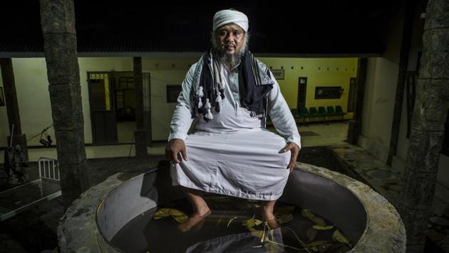 Photos: Battling drug addiction in Indonesia with hot herbal baths and ...