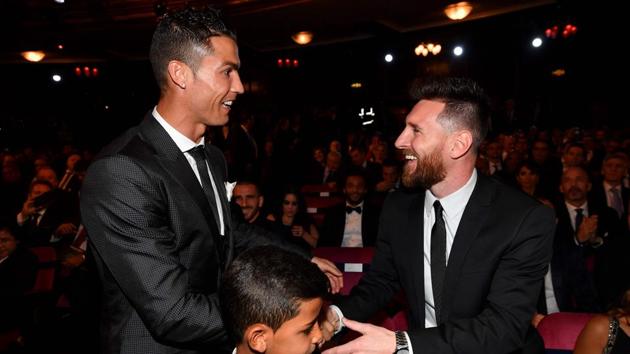 Nominees for the Best FIFA football player, Barcelona and Argentina forward Lionel Messi (R) and Real Madrid and Portugal forward Cristiano Ronaldo (L) chat before taking their seats for The Best FIFA Football Awards ceremony, on October 23, 2017 in London. (Ben Stansall / AFP)