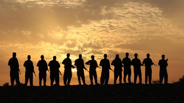 Iranian Kurdish Peshmerga, members of the Iranian Kurdistan Democratic Party (KDP-Iran), take part in routine military exercise in Koya, northern Iraq, on October 22, 2017. (Safin Hamed / AFP)