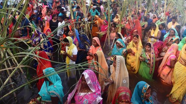 Women during the Chhat Puja celebration at Karvenagar on Thursday. (Pratham Gokhale/HT Photo)