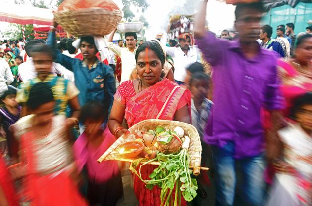 Women carrying some offerings to the Sun God on the occasion of Chhat Puja at Karvenagar in Pune on Thursday. Chhat is a vedic festival historically native to the Madhesh province and Mithila region of Nepal and Bihar, Jharkhand and Uttar Pradesh. (Pratham Gokhale/HT Photo)