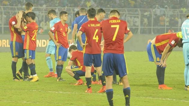 Spain players were visibly dejected after a thorough thrashing in the final. (Samir Jana/HT PHOTO)