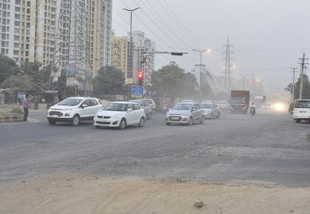 Residents of Golf Course Extension Road, which is often in the news for dust pollution, will also take part in the protest. (Sanjeev Verma/HT FILE PHOTO) Residents of Golf Course Extension Road, which is often in the news for dust pollution, will also take part in the protest. (Sanjeev Verma/HT FILE PHOTO)