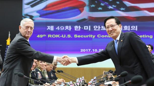 US Defense Secretary Jim Mattis (L) and South Korea's Defense Minister Song Young-moo shake hands before the 49th Security Consultative Meeting (SCM) at the Defense Ministry in Seoul on October 28, 2017. (AFP Photo) US Defense Secretary Jim Mattis (L) and South Korea's Defense Minister Song Young-moo shake hands before the 49th Security Consultative Meeting (SCM) at the Defense Ministry in Seoul on October 28, 2017. (AFP Photo)