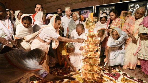 Widows light Diyas and sing religious songs on the eve of Diwali at Gopinath Temple in Vrindavan, on Monday October 16, 2017.(HT File Photo) Widows light Diyas and sing religious songs on the eve of Diwali at Gopinath Temple in Vrindavan, on Monday October 16, 2017.(HT File Photo)