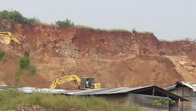 Excavation of hills at Vadavali in Thane district. (HT Photo) Excavation of hills at Vadavali in Thane district. (HT Photo)