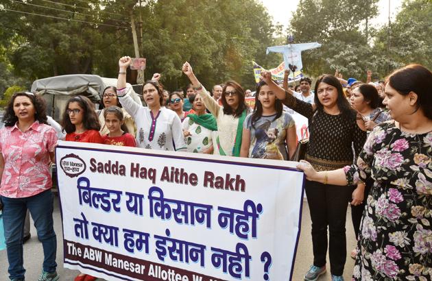 The allottees reached mini secretariat at 2pm and staged a peaceful protest for about two hours and later they handed over a memorandum to the district administration, urging the intervention of chief minister Manohar Lal Khattar. (Sanjeev Verma/HT PHOTO) The allottees reached mini secretariat at 2pm and staged a peaceful protest for about two hours and later they handed over a memorandum to the district administration, urging the intervention of chief minister Manohar Lal Khattar. (Sanjeev Verma/HT PHOTO)
