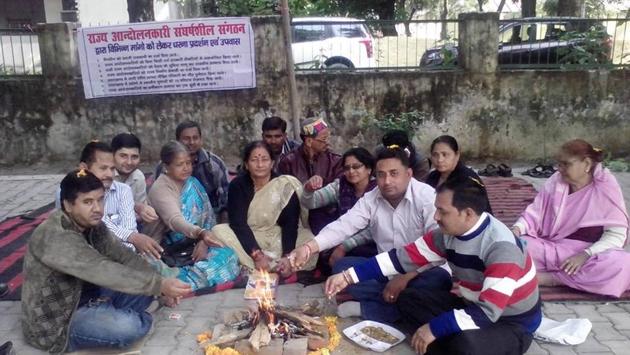 State agitationists, who actively campaigned for the creation of a separate state of Uttarakhand during the statehood movement, and their kin were getting 10% job reservation but it was discontinued on a high court order. (HT File Photo) State agitationists, who actively campaigned for the creation of a separate state of Uttarakhand during the statehood movement, and their kin were getting 10% job reservation but it was discontinued on a high court order. (HT File Photo)