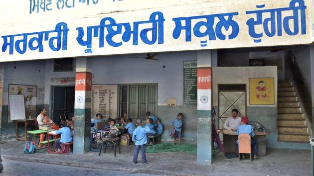 Though the school education department has asked all government and private schools to participate in the survey, the response is poor. (HT FIle)