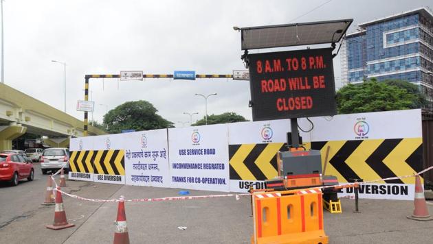 Maha Metro has indicated that the work undertaken from Nashik Phata to Kharalwadi foot-over-bridge has a clear traffic plan.(HT FILE PHOTO)