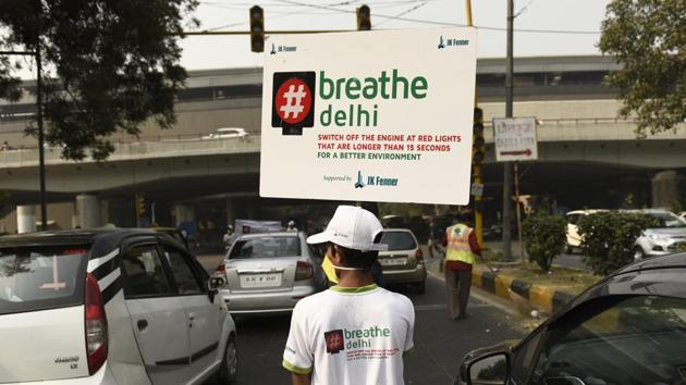 A boy holds a placard to address the issue of air pollution in New Delhi. (Burhaan Kinu/HT Photo) A boy holds a placard to address the issue of air pollution in New Delhi. (Burhaan Kinu/HT Photo)