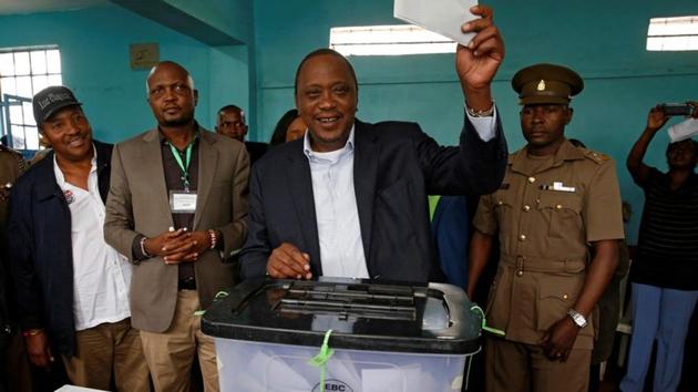 Kenya’s President Uhuru Kenyatta casts his vote during the presidential election re-run in Gatundu, Kenya on October 26, 2017. While the Supreme Court overturn in the earlier vote was hailed as a chance to deepen democracy, acrimonious bickering between Odinga and Kenyatta --whose fathers were rivals before them-- has sharply divided a country where politics is already run along tribal lines. (Siegfried Modola / REUTERS) 