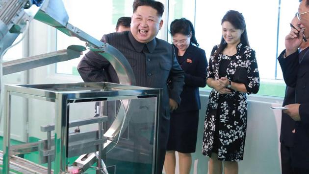 This undated picture released from North Korea's official Korean Central News Agency (KCNA) on October 29, 2017 shows North Korean leader Kim Jong-Un (L) inspecting the Pyongyang Cosmetics Factory, as his wife Ri Sol-Ju (2nd R) looks on. (AFP Photo) This undated picture released from North Korea's official Korean Central News Agency (KCNA) on October 29, 2017 shows North Korean leader Kim Jong-Un (L) inspecting the Pyongyang Cosmetics Factory, as his wife Ri Sol-Ju (2nd R) looks on. (AFP Photo)