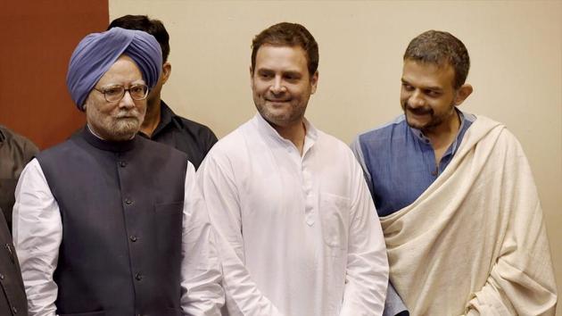 Former prime minister Manmohan Singh (L) and Congress vice president Rahul Gandhi (Centre) with Carnatic vocalist TM Krishna who was honoured with the 30th Indira Gandhi award for National Integration during a function in New Delhi on Tuesday.(PTI Photo)