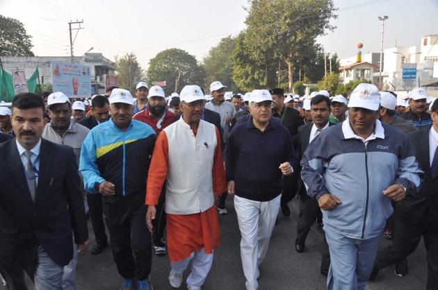 Uttarakhand Governor KK Paul and chief minister Trivendra Singh Rawat participate in the “Run for Unity” in Dehradun on Tuesday. (HT Photo.) Uttarakhand Governor KK Paul and chief minister Trivendra Singh Rawat participate in the “Run for Unity” in Dehradun on Tuesday. (HT Photo.)