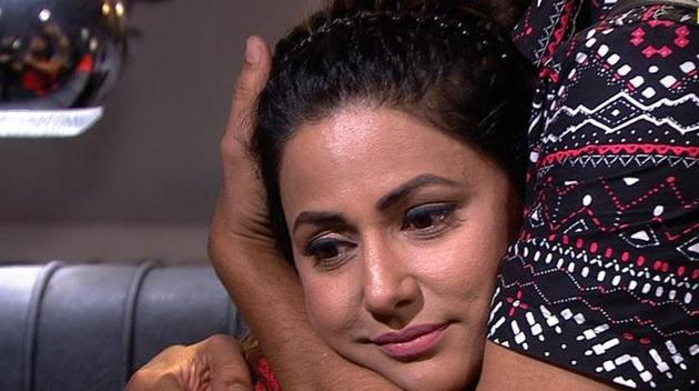 In Bigg Boss 11, Hina Khan made Puneesh beg and apologise before she let him have immunity in this week’s nomination process.