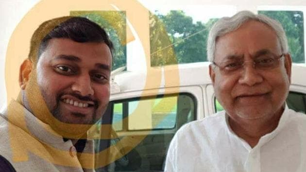 Hooch tragedy accused Rakesh Singh takes a selfie with Bihar chief minister Nitish Kumar in Patna. (Santosh Kumar/HT photo) Hooch tragedy accused Rakesh Singh takes a selfie with Bihar chief minister Nitish Kumar in Patna. (Santosh Kumar/HT photo)
