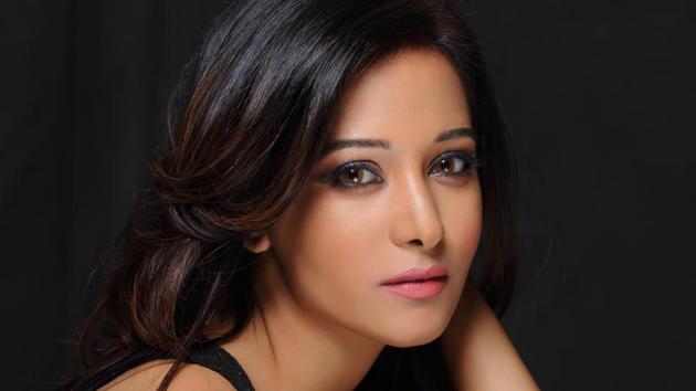 Preetika Rao features with singer Shaan in a music video titled Surilee