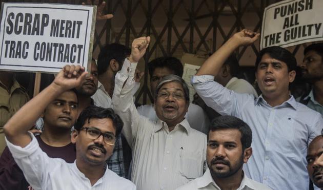 Former Mumbai university vice-chancellor Bhalchandra Mungekar joins students during a protest against the results mess at the varsity’s Kalina campus on Tuesday. (Satish Bate) Former Mumbai university vice-chancellor Bhalchandra Mungekar joins students during a protest against the results mess at the varsity’s Kalina campus on Tuesday. (Satish Bate)
