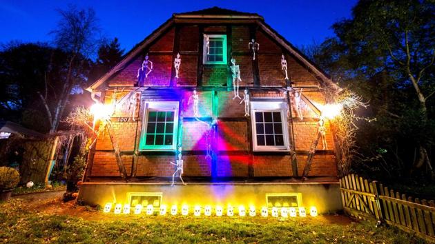 A house decorated with fake skeletons in Germany for the upcoming Halloween celebrations on October 31. (Hauke-Christian Dittrich / dpa / AFP)