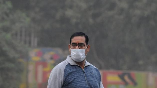 Weatherman has forecast that the temperature will decline further as a fresh western disturbance would affect the region by end of the week  bringing with a a cold spell. (Parveen Kumar/HT Photo)