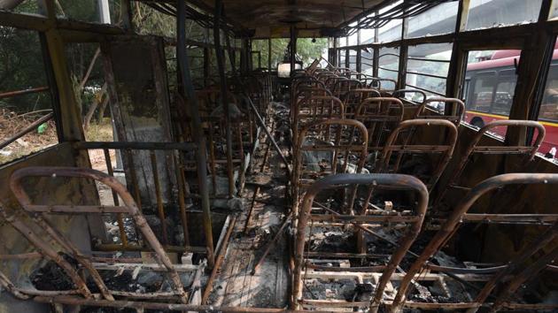 The bus was taking students towards south Delhi from Kendriya Vidyalaya number 3 in Delhi Cantonment. (Vipin Kumar/HT PHOTO) The bus was taking students towards south Delhi from Kendriya Vidyalaya number 3 in Delhi Cantonment. (Vipin Kumar/HT PHOTO)