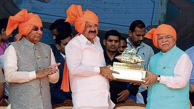 Haryana chief minister Manohar Lal Khattar presenting a memento to vice-president M Venkaiah Naidu at the closing ceremony of Haryana Swarna Jayanti celebrations in Hisar on Tuesday. Haryana governor Kaptan Singh Solanki is also seen. (HT Photo) Haryana chief minister Manohar Lal Khattar presenting a memento to vice-president M Venkaiah Naidu at the closing ceremony of Haryana Swarna Jayanti celebrations in Hisar on Tuesday. Haryana governor Kaptan Singh Solanki is also seen. (HT Photo)